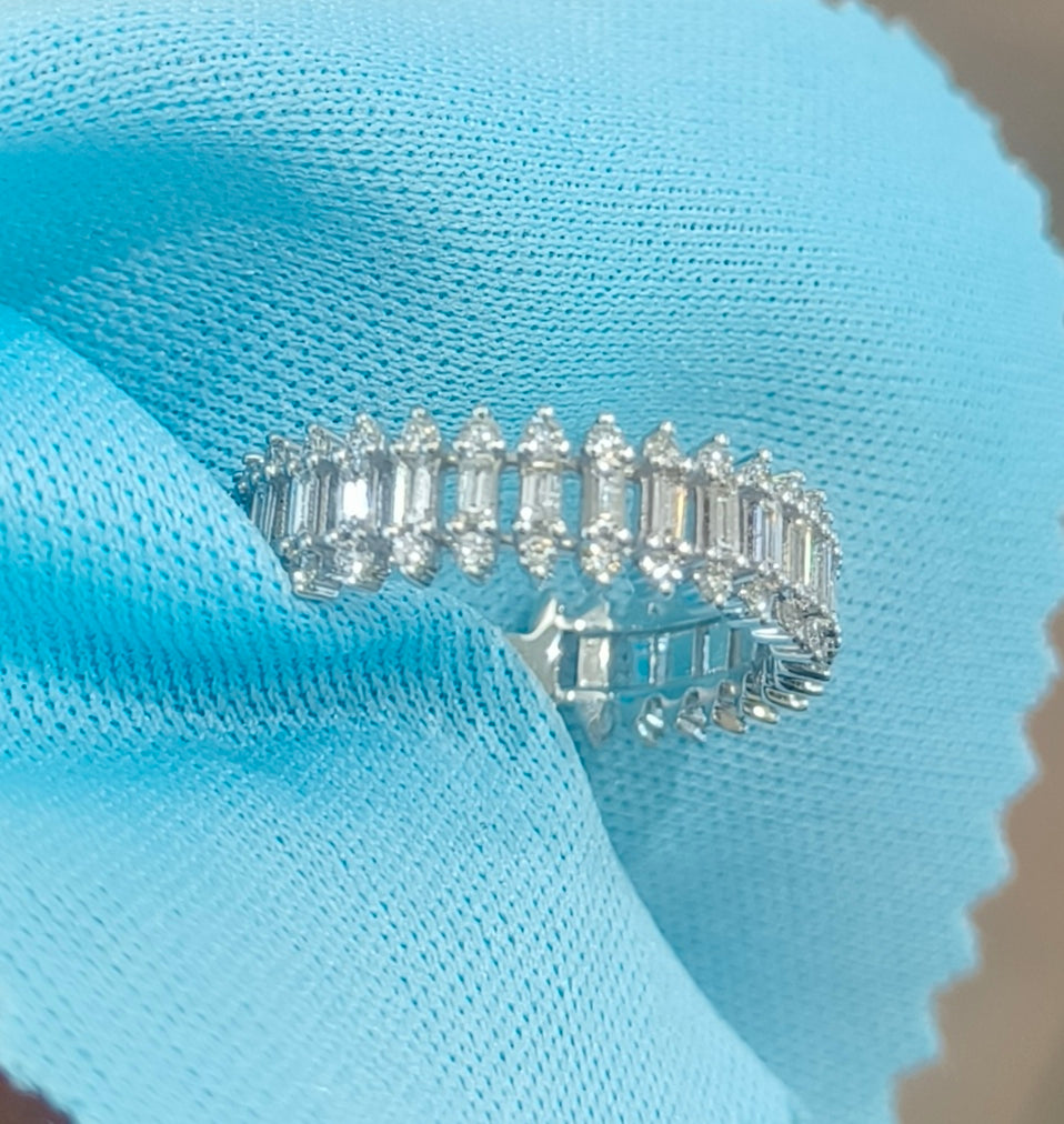 18k White Gold Baguette & Round Natural Diamond Ring
