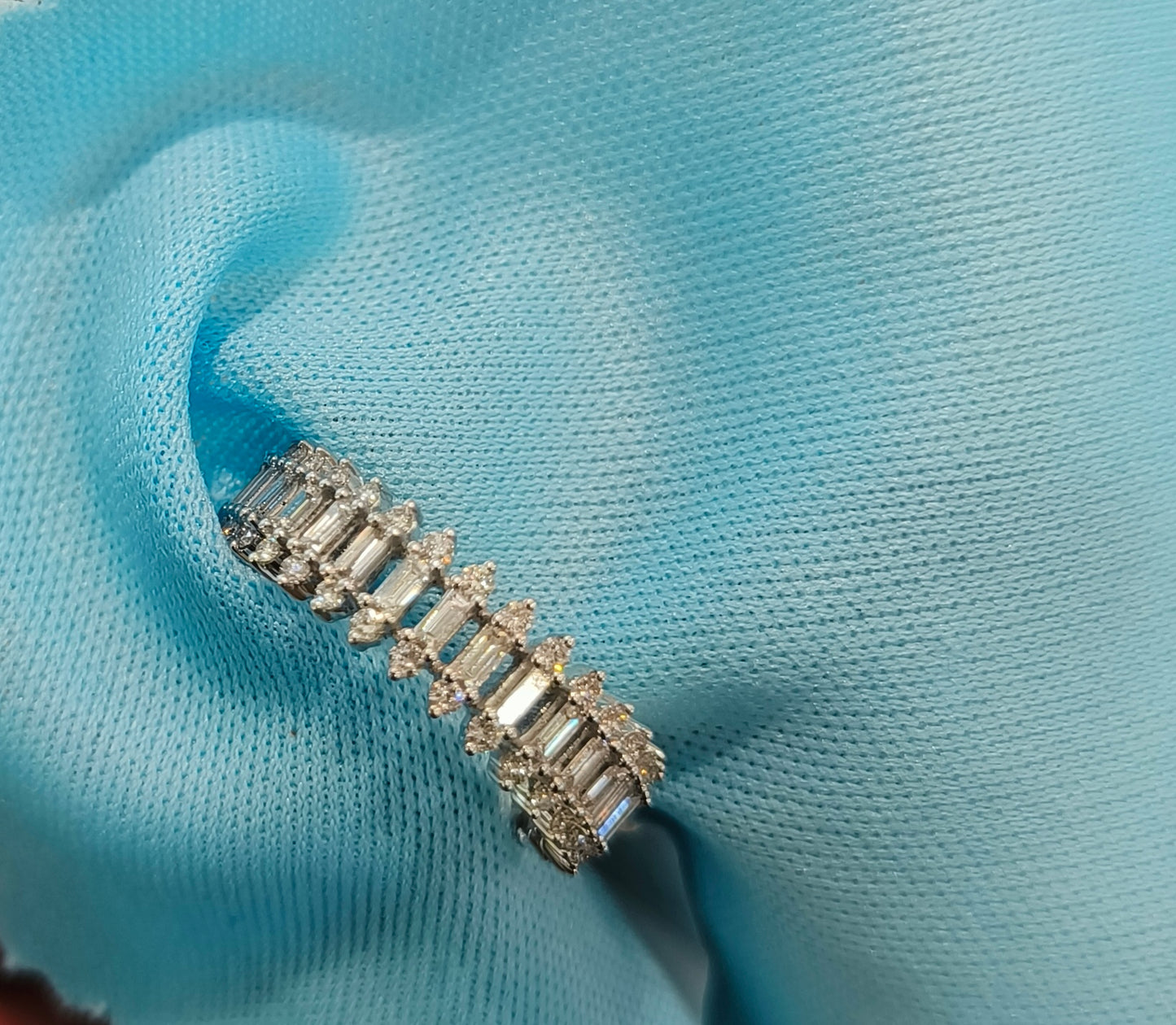 18k White Gold Baguette & Round Natural Diamond Ring