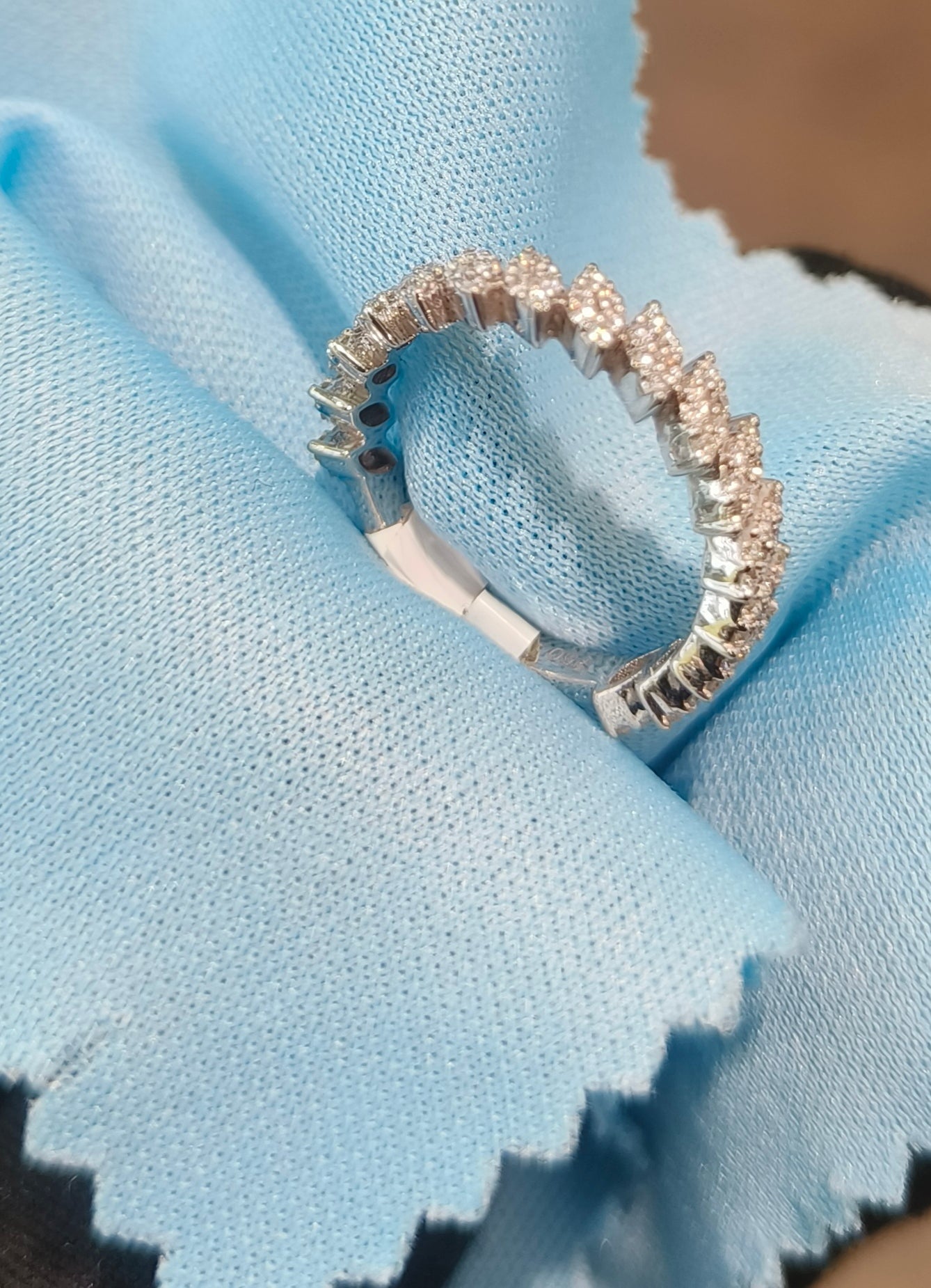 18k White Gold Natural Round Diamond Ring