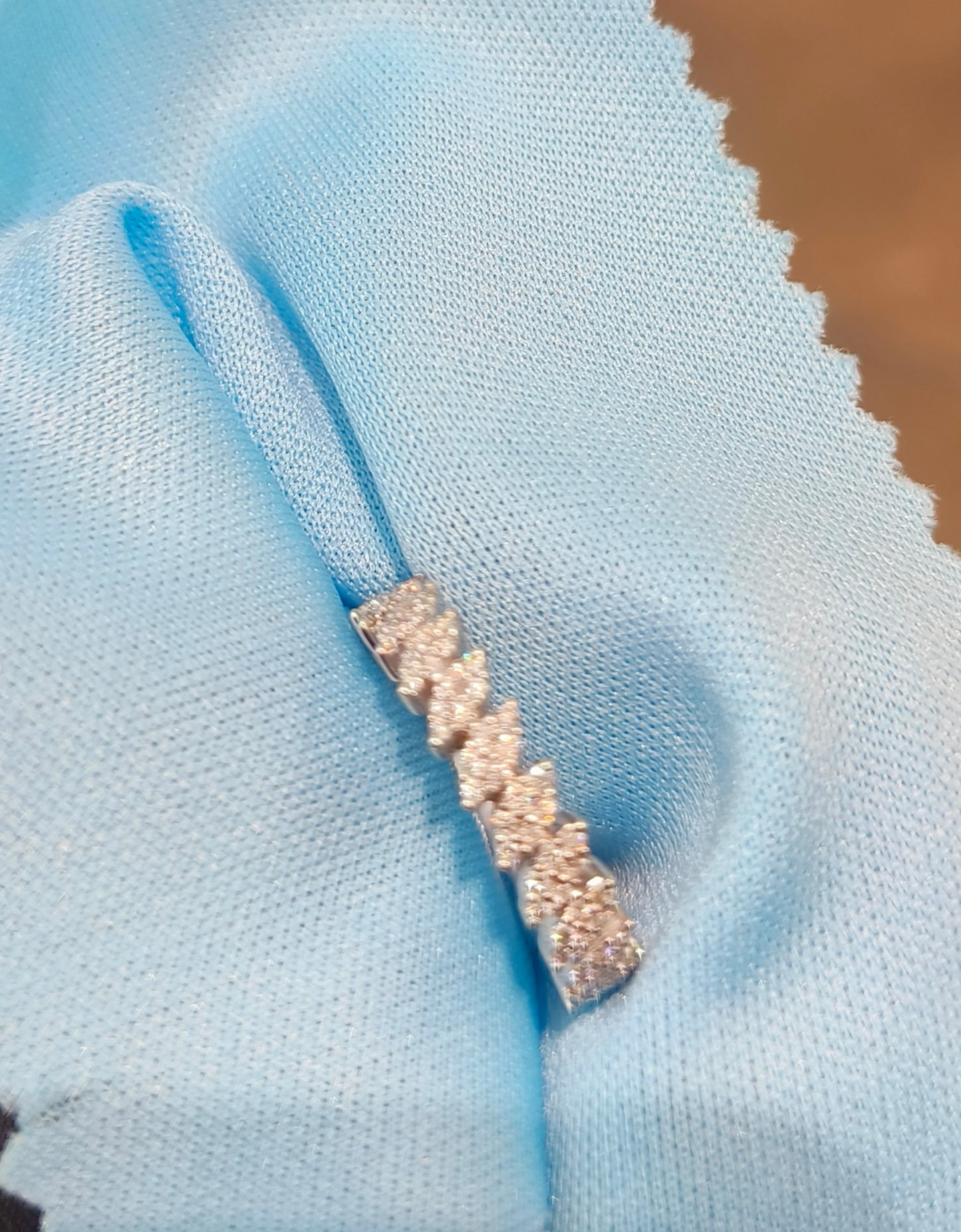 18k White Gold Natural Round Diamond Ring