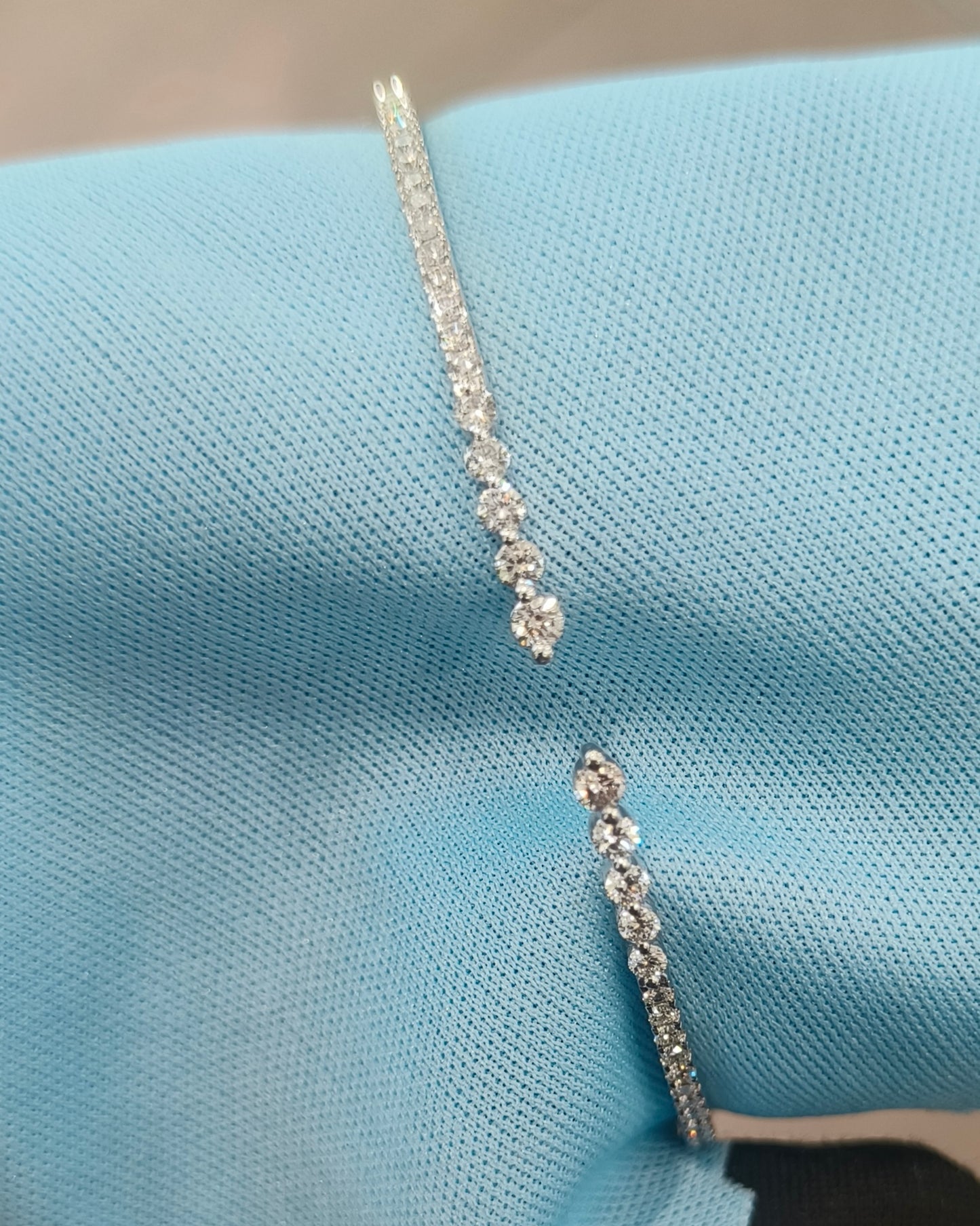 18k White Gold Natural Diamond Bracelet