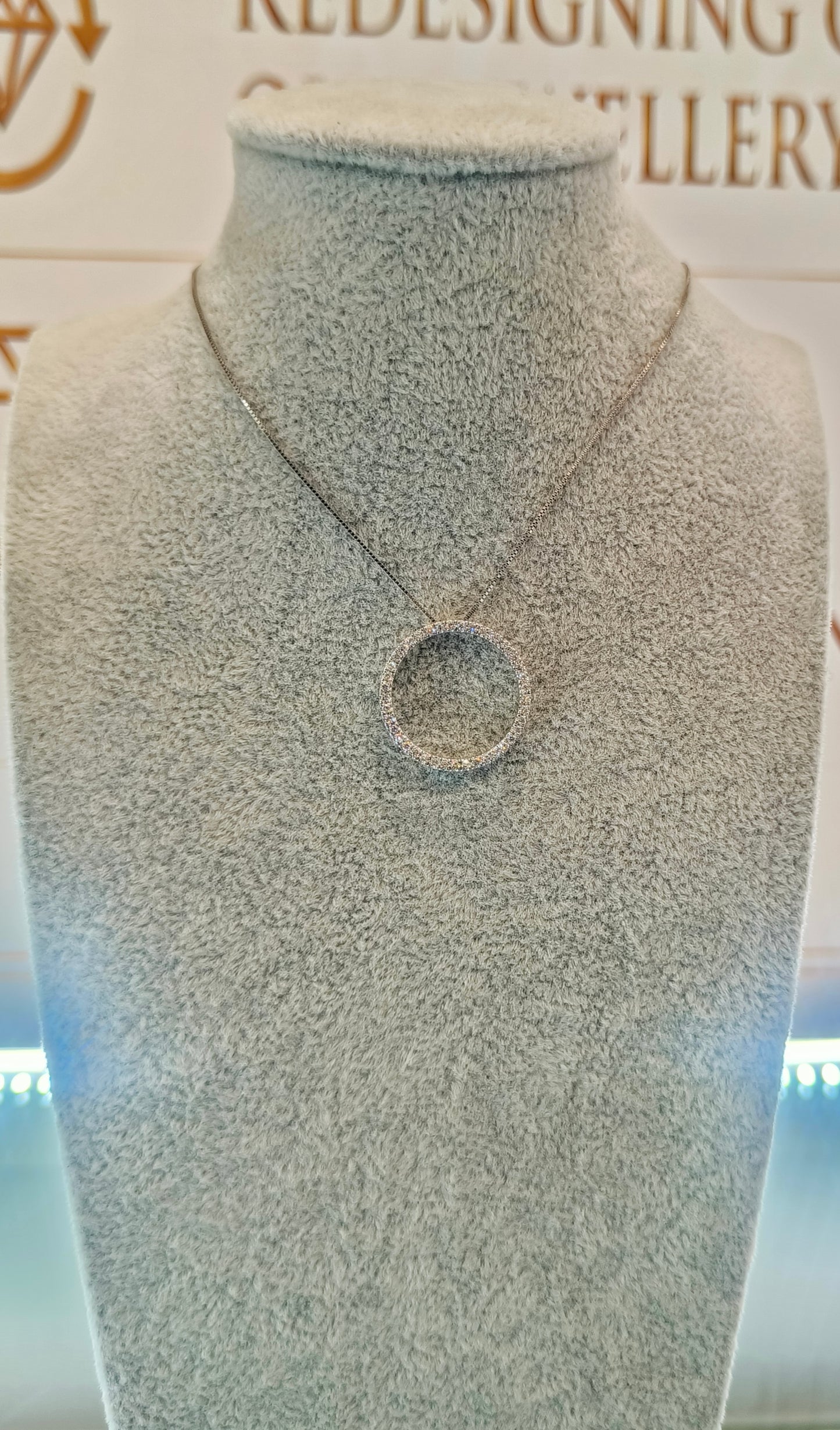 18k White Gold Natural Diamond Necklace